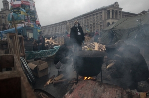 На Майдане повесился неизвестный мужчина