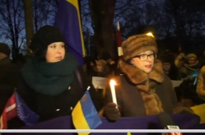 Сторонники Евромайдана пикетировали в Риге посольство Украины (ФОТО)