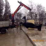 В Львовской области Украины демонтировали памятник советскому воину (ФОТО)