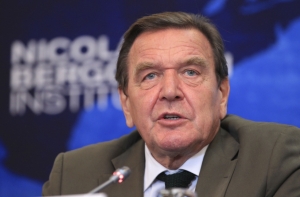 СМИ: американские разведчики шпионили за экс-канцлером Германии Шредером