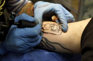 Король Чернил не может получить паспорт в Великобритании