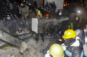 Глава МВД Украины разрешил применять боевое оружие