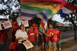 200 писателей призвали Россию отменить закон о гей-пропаганде