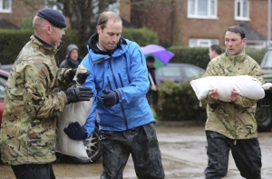 Члены королевской семьи возводят баррикады на юге Англии (ФОТО)