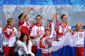 Золото в командных соревнованиях фигуристов у России