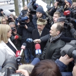 У здания правительства прошел пикет в защиту образования на русском языке (ФОТО)