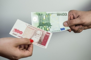 Латвийцы в январе поменяли на почте почти 20 миллионов латов