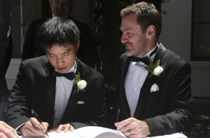 Россия запретила усыновление в страны с гей-браками