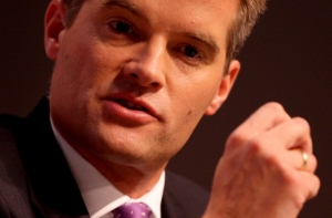 Британский министр подал в отставку из-за уборщицы