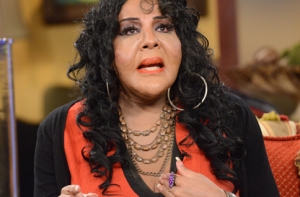 Женщина с «цементным лицом» готовится к свиданиям (ВИДЕО)