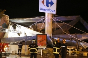 Крыша крупного супермаркета обрушилась во Франции (ФОТО, ВИДЕО)