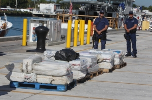 У побережья Испании обнаружены 37 рюкзаков с 900 кг кокаина