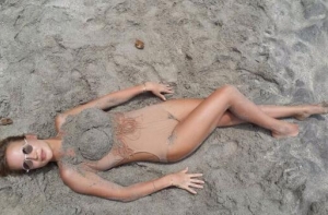 Глюк’oZa ‏повторила фотосессию Волочковой