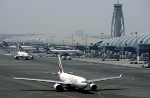 В аэропорту Дубая из российского самолета выпала стюардесса