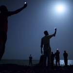 Снимок мигрантов с телефонами признан фотографией года (ФОТО)