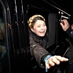 Активисты остановили кортеж Тимошенко и напомнили ей о равенстве