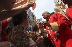 В Бангкоке на митинге произошли взрывы и стрельба