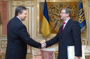 Девятичасовая встреча Януковича с представителями ЕС завершилась