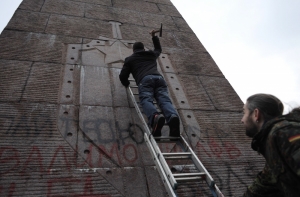 В Киеве напали на памятник чекистам