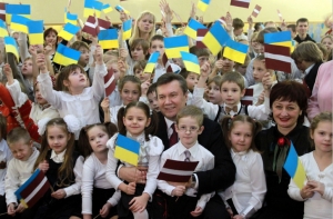 Латвия внесла Януковича в «черный список» (ФОТО)