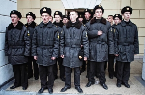 Курсанты в Севастополе снимали флаг Украины со слезами на глазах (ВИДЕО)