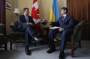 Канада высылает российских военных