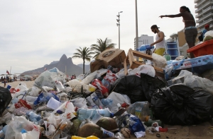Забастовка мусорщиков превратила Рио-де-Жанейро в свалку