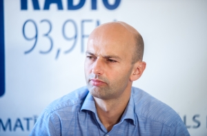 Эксперт: УДГМ вправе самостоятельно лишать гражданства Латвии (АУДИО)