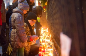 Около 20 тысяч человек пришли на шествие в поддержку соотечественников на Украине в Москве