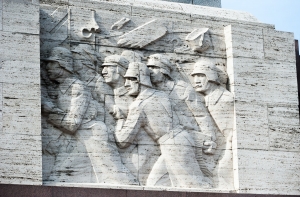 Корреспондент Baltkom: у памятника Свободы пока немноголюдно