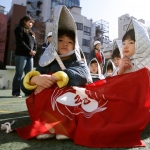 Япония вспоминает трагедию Фукусимы (ФОТО)