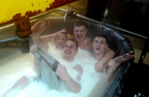 Омский сырный завод, работники которого купались в молоке, закрыт (ФОТО)