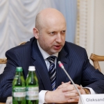 Турчинов отказался вводить войска в Крым