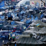 На Майдане посадили огород и заведут свиней (ВИДЕО)