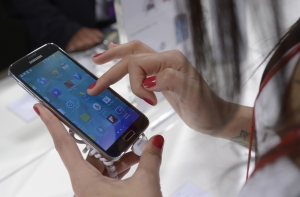 Смартфон Samsung оснастят чехлом-поводырем