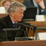 Генерал Креслиньш про сына: следствие ведется, но не по “легальным наркотикам”