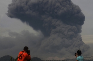 На острове Ява проснулся опасный вулкан Мерапи