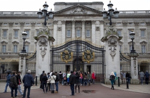 Британия потребовала срочно расширить санкции против России