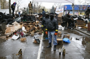 Глава МВД Украины: 3 человека погибли и 63 задержаны в Мариуполе