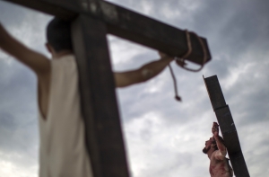 30-метровое распятие насмерть раздавило итальянца