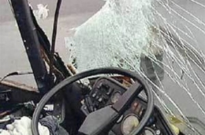 Автомобиль врезался в дерево, погибла женщина