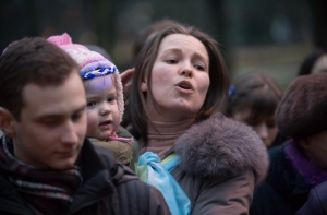 Митингующие в Донецке формируют отряды на помощь Славянску