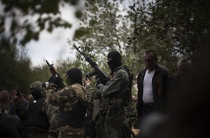 Неизвестные напали на жителей Славянска; есть раненные