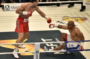 Боксер Владимир Кличко защитил титул чемпиона мира (ВИДЕО)