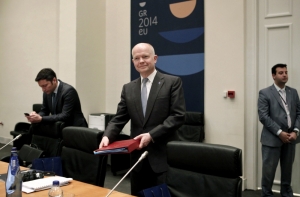 ЕС пока не будет вводить экономические санкции против России