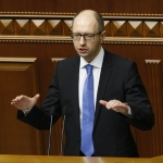 Яценюк требует от России прекратить поддержку терроризма