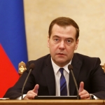 Медведев: Украина стоит на пороге гражданской войны