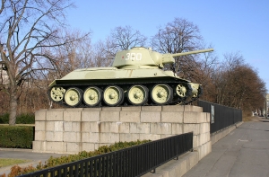 Немецкие газеты потребовали убрать советские танки из Берлина