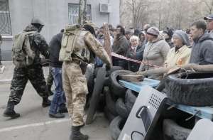 Глава МВД Украины: в Славянске есть убитые и раненые