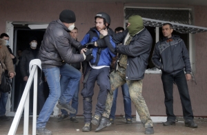 В Горловке протестующие захватили отдел милиции